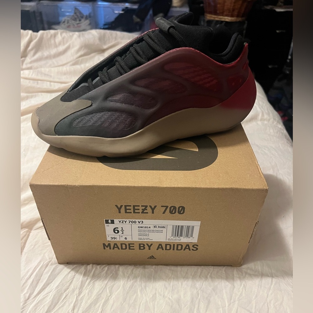Yeezy 700 v3
